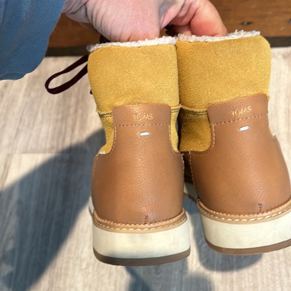 Tom’s MESA FAUX FUR LACE-UP BOOT IN NATURAL
 size 9 - Picture 3 of 5